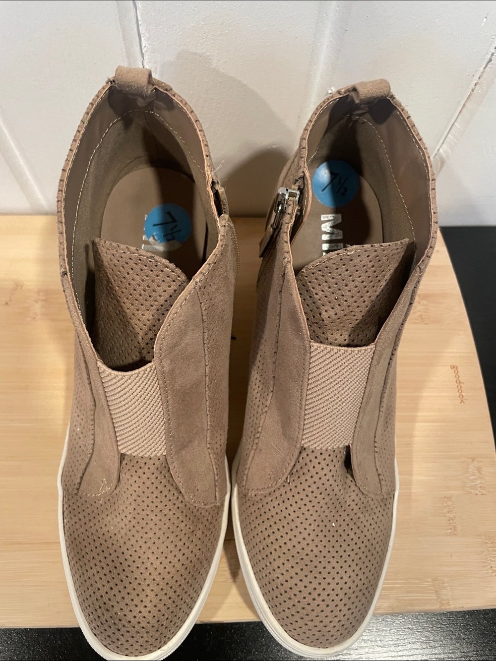 MIA Arianna suede taupe wedges size 7.5 - Picture 4 of 8